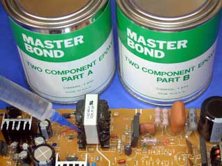 I prodotti Master Bond sono utilizzati per applicazioni adesive, sigillanti, di rivestimento, di riempimento (potting), di incapsulaggio (encapsulation) ed impregnanti.